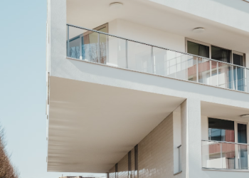 Small Outdoor Spaces: Maximizing Comfort and Functionality in Compact Areas